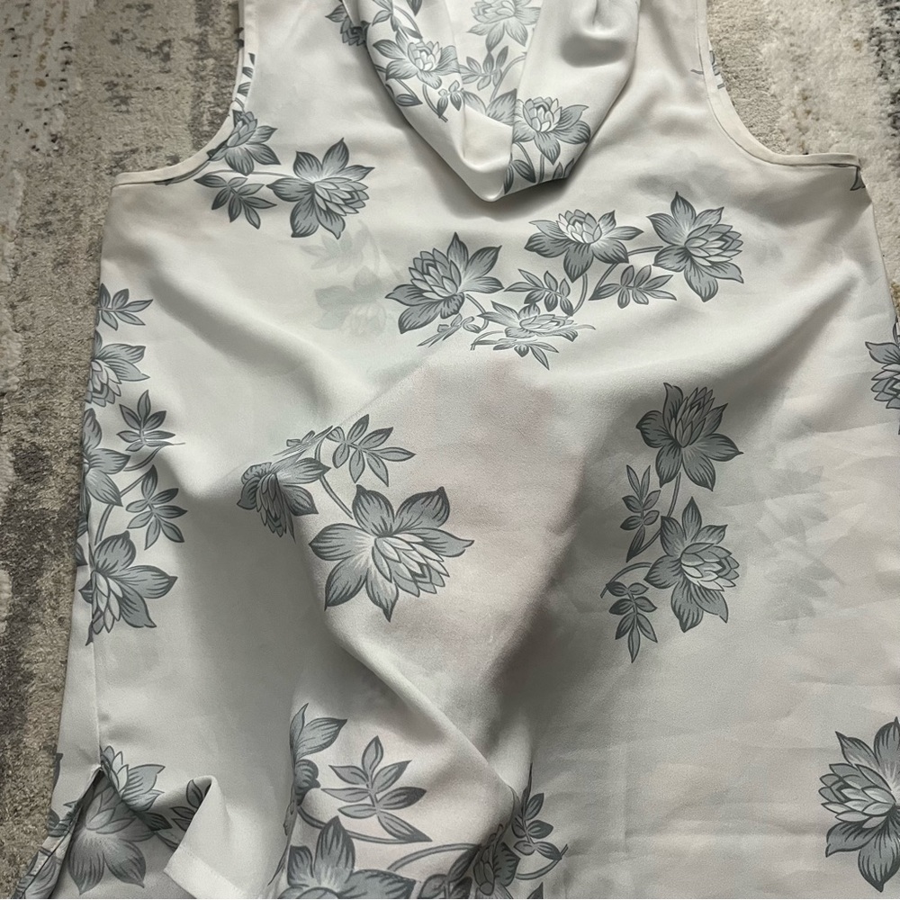 Like 🆕 Ann Taylor cowl neck elegant floral print blouse - Picture 6 of 10